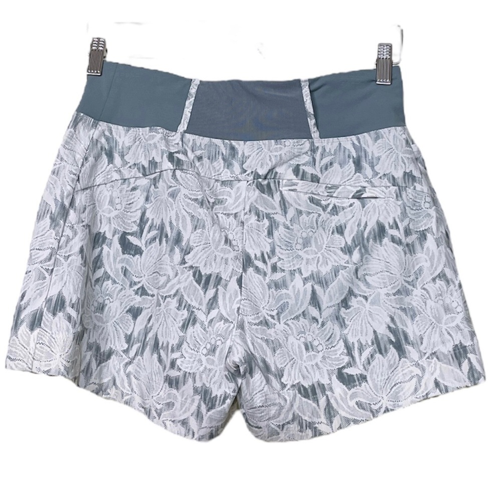 Athleta Trekkie North Short Ethereal Bloom Magnolia White Floral Boho Size 2 - Picture 8 of 15